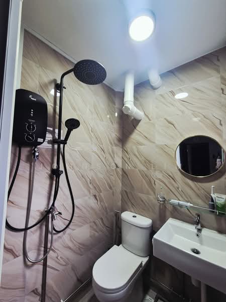 409 Bukit Batok West Avenue 4, 409 Bukit Batok West Avenue 4, Room Rental, 200 sqft, HDB Flat For Rent, by Johnson Lim, 500147957 - Bathroom - PropertyGuru.com.sg
