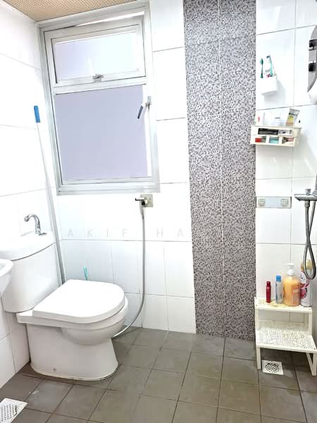 No Extension — Move-In Ready High Floor HDB w/ Unblocked Green Views!, , 1 Bedroom, 409 sqft, HDB Flat For Sale, by Akif Hamid, 500147973 - Bathroom - PropertyGuru.com.sg