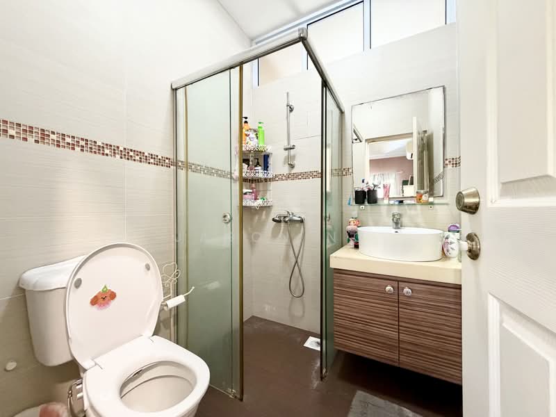 sembawang Springs Estate, Jalan Salang, 4 Bedrooms, 2,700 sqft, Terraced House For Sale, by Jason Ng, 500147982 - Bathroom - PropertyGuru.com.sg