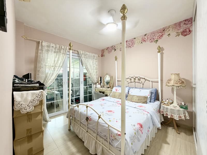 sembawang Springs Estate, Jalan Salang, 4 Bedrooms, 2,700 sqft, Terraced House For Sale, by Jason Ng, 500147982 - Bedroom - PropertyGuru.com.sg