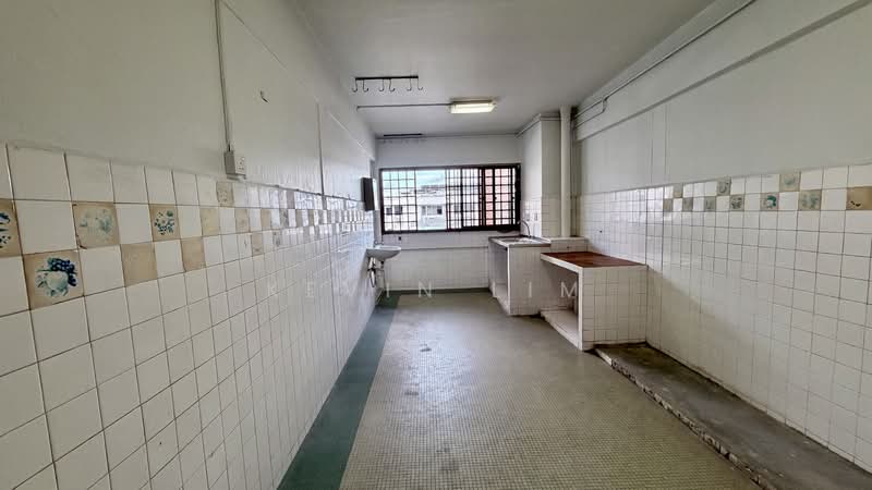 333 Ang Mo Kio Avenue 1, 333 Ang Mo Kio Avenue 1, 3 Bedrooms, 1,001 sqft, HDB Flat For Sale, by Kevin Lim, 500147993 - Kitchen - PropertyGuru.com.sg