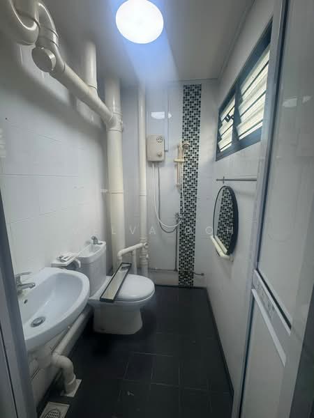 629 Ang Mo Kio Avenue 4, 629 Ang Mo Kio Avenue 4, Room Rental, 1,011 sqft, HDB Flat For Rent, by Melva Goh, 500148003 - Bathroom - PropertyGuru.com.sg