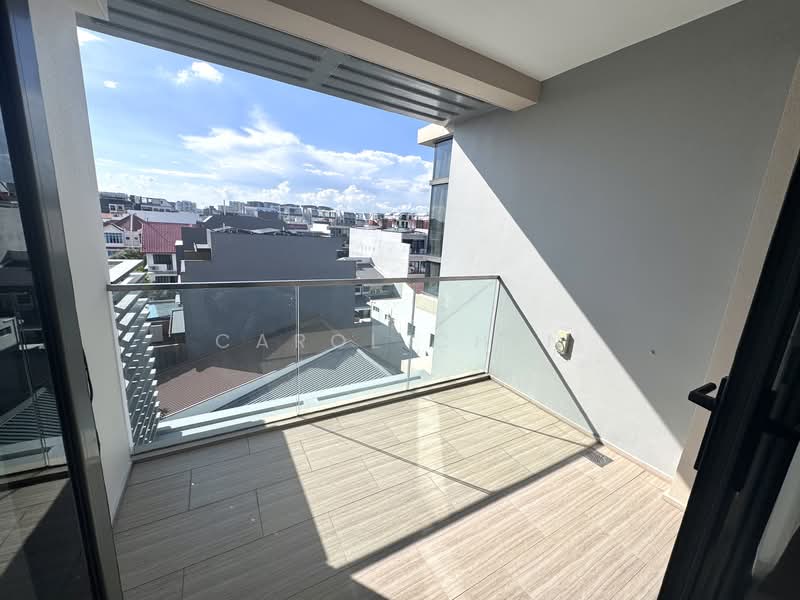 Sundance Suites, 12 Duku Place, 1 Bedroom, 603 sqft, Condominium For Rent, by Carol Chen, 500148028 - Balcony - PropertyGuru.com.sg