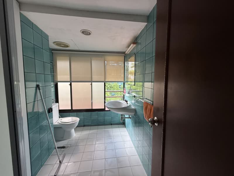 Cairnhill Astoria, 6A Cairnhill Rise, 4 Bedrooms, 3,036 sqft, Condominium For Sale, by Tan Jez, 500148031 - Bathroom - PropertyGuru.com.sg