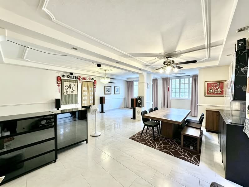 858 Yishun Avenue 4, 858 Yishun Avenue 4, 3 Bedrooms, 1,119 sqft, HDB Flat For Sale, by Kyean Lim, 500148036 - Living Room - PropertyGuru.com.sg