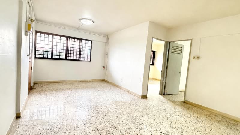 333 Ang Mo Kio Avenue 1, 333 Ang Mo Kio Avenue 1, 3 Bedrooms, 1,001 sqft, HDB Flat For Sale, by Eunice Lam, 500148039 - Living Room - PropertyGuru.com.sg