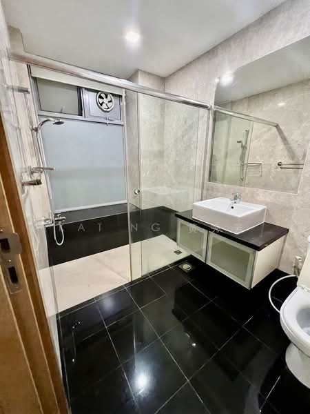 D'Hillside Loft, 31 Pasir Panjang Hill, 2 Bedrooms, 1,023 sqft, Apartment For Sale, by Kat Ng 黄秀芳, 500148050 - Bathroom - PropertyGuru.com.sg
