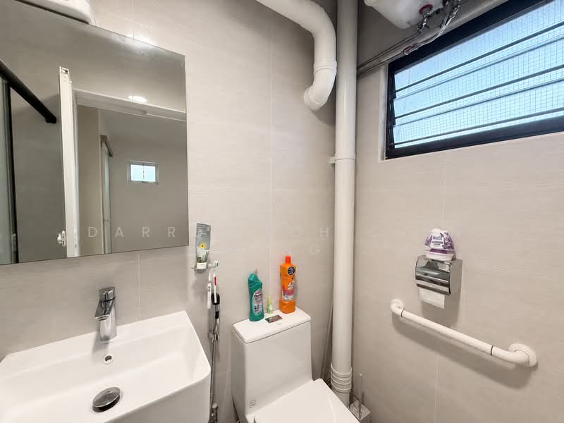 251 Choa Chu Kang Avenue 2, 251 Choa Chu Kang Avenue 2, 4 Bedrooms, 1,345 sqft, HDB Flat For Sale, by Darren Koh Chun Hong, 500148064 - Bathroom - PropertyGuru.com.sg