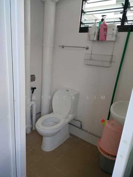 170 Stirling Road, 170 Stirling Road, Room Rental, 300 sqft, HDB Flat For Rent, by Patrick Lim, 500148065 - Bathroom - PropertyGuru.com.sg