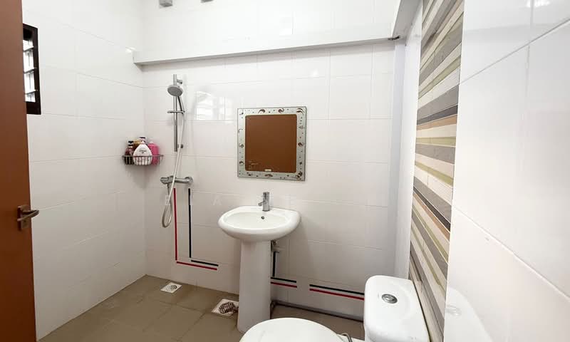 471B Fernvale Street, 471B Fernvale Street, 3 Bedrooms, 1,000 sqft, HDB Flat For Sale, by Elaine Lee, 500148069 - Bathroom - PropertyGuru.com.sg