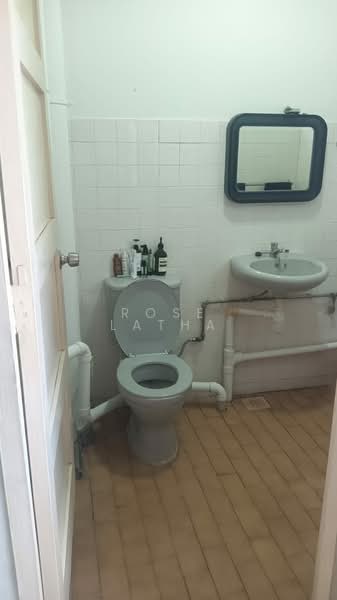 530 Bedok North Street 3, 530 Bedok North Street 3, 2 Bedrooms, 721 sqft, HDB Flat For Rent, by Rose Latha, 500148083 - Bathroom - PropertyGuru.com.sg