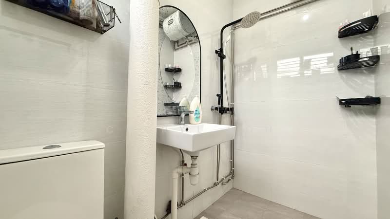 346 Yishun Avenue 11, 346 Yishun Avenue 11, 3 Bedrooms, 1,163 sqft, HDB Flat For Rent, by Cheryl Soh, 500148101 - Common Bathroom - PropertyGuru.com.sg