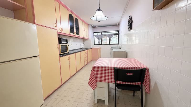 142 Bishan Street 12, 142 Bishan Street 12, 3 Bedrooms, 905 sqft, HDB Flat For Sale, by Robin Lim, 500148104 - Kitchen - PropertyGuru.com.sg