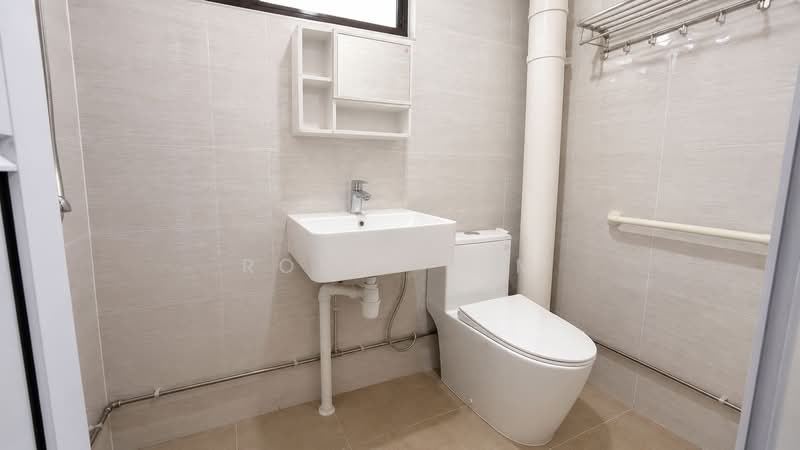 142 Bishan Street 12, 142 Bishan Street 12, 3 Bedrooms, 905 sqft, HDB Flat For Sale, by Robin Lim, 500148104 - Bathroom - PropertyGuru.com.sg