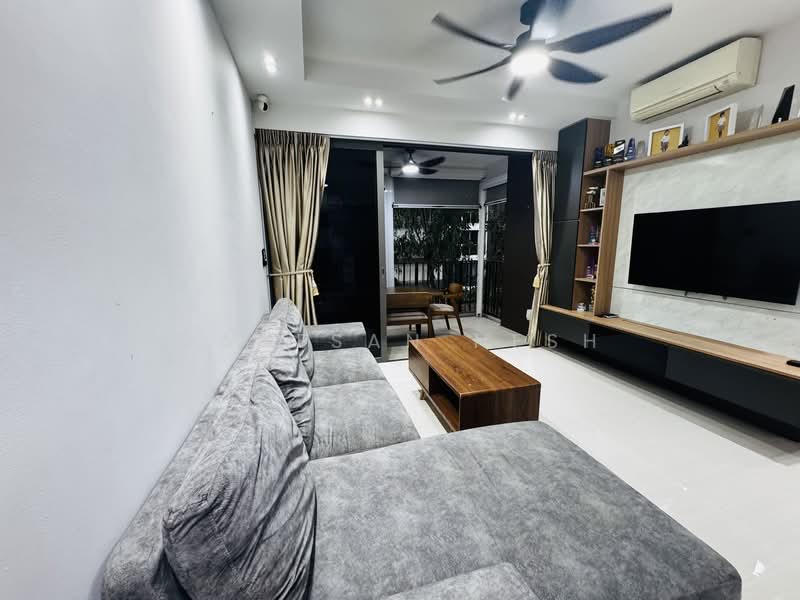 Bellewoods, 112 Woodlands Avenue 5, 3 Bedrooms, 1,066 sqft, Executive Condominium For Sale, by Ganesan Nesh, 500148116 - Living Room - PropertyGuru.com.sg