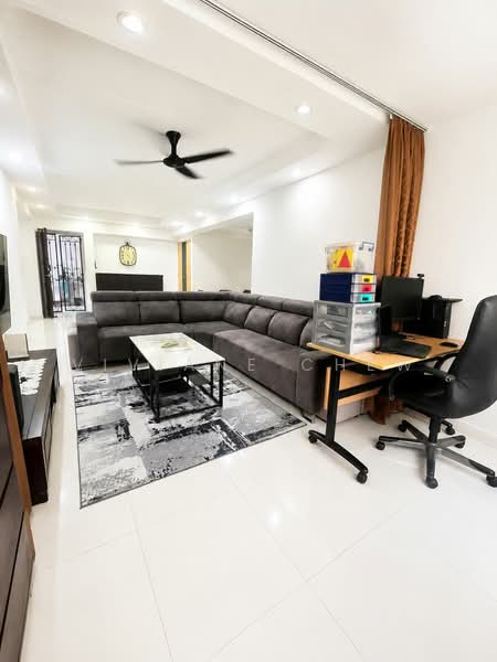 214 Pasir Ris Street 21, 214 Pasir Ris Street 21, 3 Bedrooms, 1,378 sqft, HDB Flat For Sale, by Viviane Chew, 500148126 - Living Room - PropertyGuru.com.sg