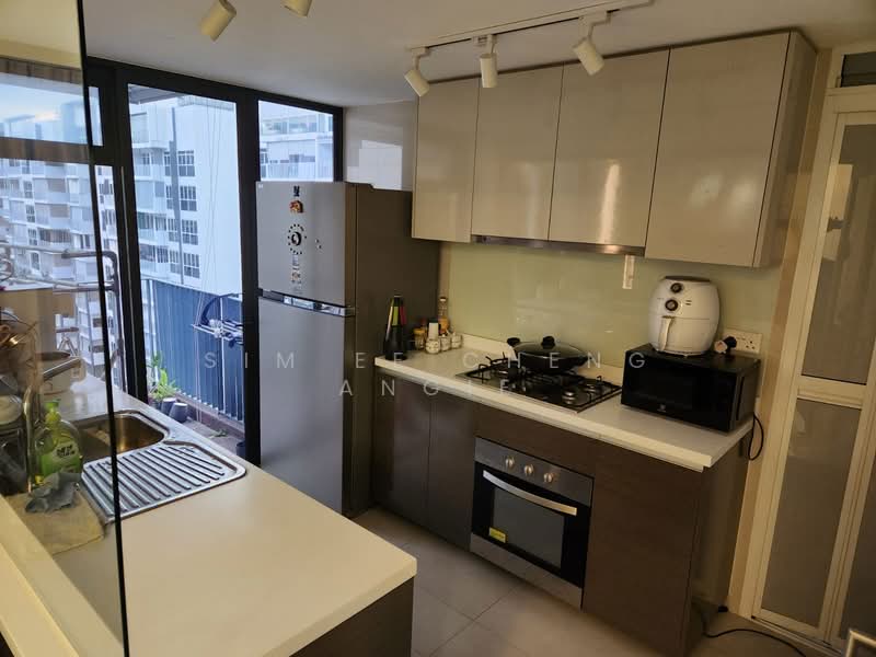 Twin Fountains, 11 Woodlands Avenue 6, 3 Bedrooms, 1,033 sqft, Executive Condominium For Rent, by SIM EE CHENG ANGIE, 500148129 - Kitchen - PropertyGuru.com.sg