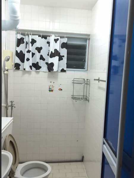 785 Yishun Avenue 2, 785 Yishun Avenue 2, 3 Bedrooms, 1,087 sqft, HDB Flat For Rent, by Jenny Tan, 500148143 - Bathroom - PropertyGuru.com.sg