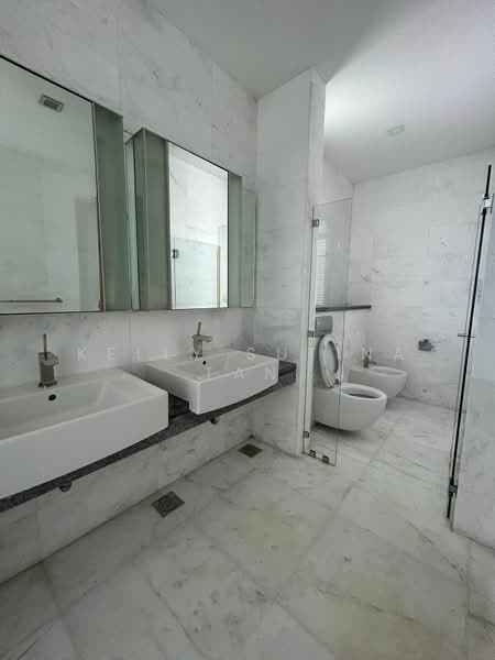 The Oceanfront @ Sentosa Cove, , 4 Bedrooms, 6,050 sqft, Condominium For Sale, by Kelly Sutina Tan, 500148147 - Bathroom - PropertyGuru.com.sg