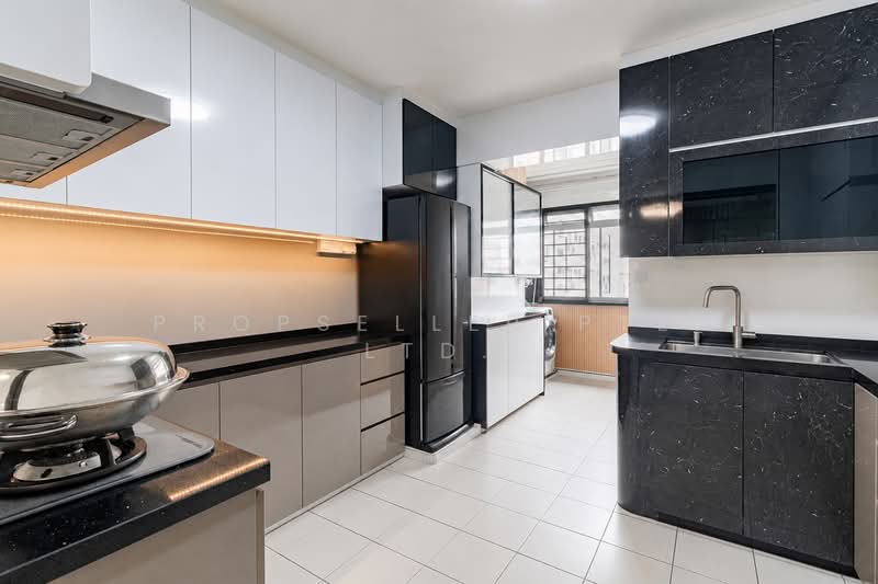 284 Choa Chu Kang Avenue 3, 284 Choa Chu Kang Avenue 3, 3 Bedrooms, 1,119 sqft, HDB Flat For Sale, by Wes Teo, 500148162 - Kitchen - PropertyGuru.com.sg