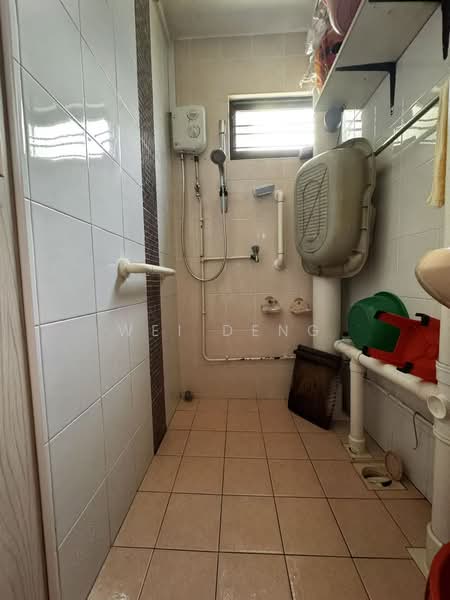 36 Bedok South Avenue 2, 36 Bedok South Avenue 2, Room Rental, 120 sqft, HDB Flat For Rent, by WEI DENG, 500148166 - Bathroom - PropertyGuru.com.sg