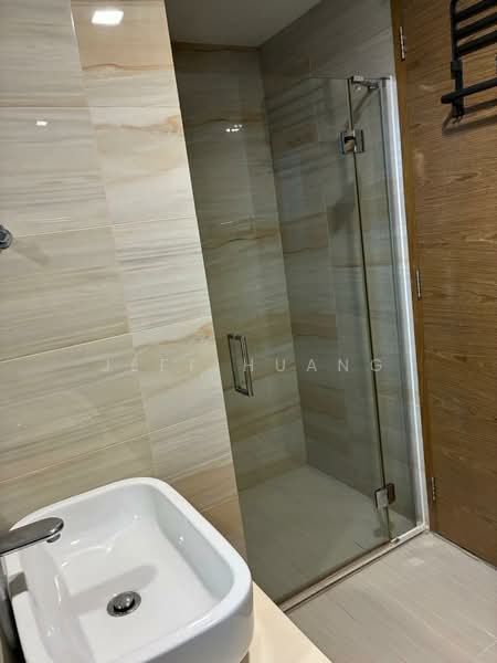 The Santorini, 21 Tampines Street 86, 2 Bedrooms, 721 sqft, Condominium For Sale, by Jeff Huang, 500148182 - Bathroom - PropertyGuru.com.sg