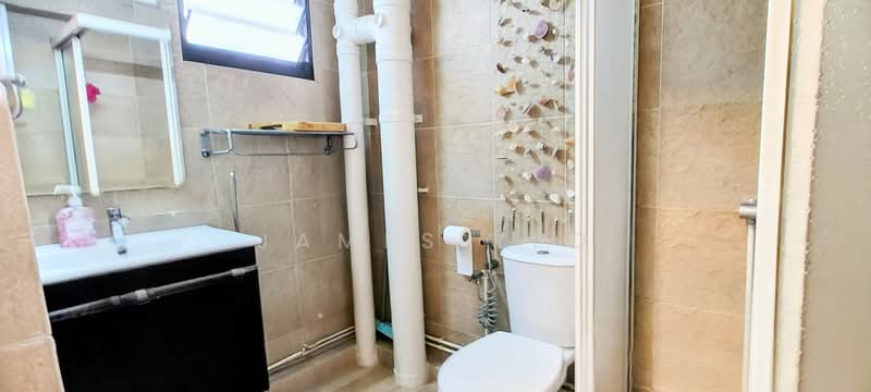 1 Pine Close, 1 Pine Close, 3 Bedrooms, 1,184 sqft, HDB Flat For Sale, by James Yeo, 500148183 - Bathroom - PropertyGuru.com.sg