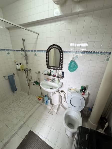 426 Tampines Street 41, 426 Tampines Street 41, Room Rental, 160 sqft, HDB Flat For Rent, by Kyne Chan, 500148205 - Bathroom - PropertyGuru.com.sg