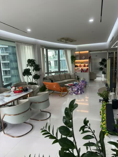 Cliveden at Grange, 100 Grange Road, 4 Bedrooms, 2,841 sqft, Condominium For Rent, by Jack Ooi, 500148230 - Living Room - PropertyGuru.com.sg