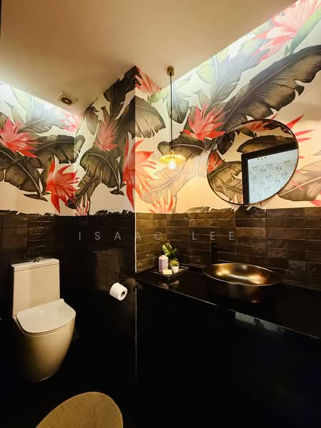 Wide 16m Plot! Bright Corner Terrace with Basement & Greenery Views! Rare Gem!, , 8 Bedrooms, 3,803 sqft, Corner Terrace For Sale, by Isaac Lee, 500148241 - Bathroom - PropertyGuru.com.sg