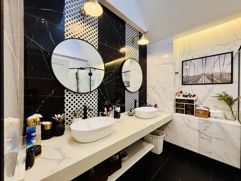 Wide 16m Plot! Bright Corner Terrace with Basement & Greenery Views! Rare Gem!, , 8 Bedrooms, 3,803 sqft, Corner Terrace For Sale, by Isaac Lee, 500148241 - Bathroom - PropertyGuru.com.sg