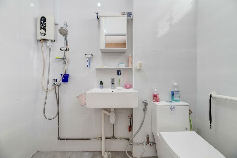 253 Bangkit Road, 253 Bangkit Road, 3 Bedrooms, 1,313 sqft, HDB Flat For Sale, by Andy Ea, 500148271 - Bathroom - PropertyGuru.com.sg