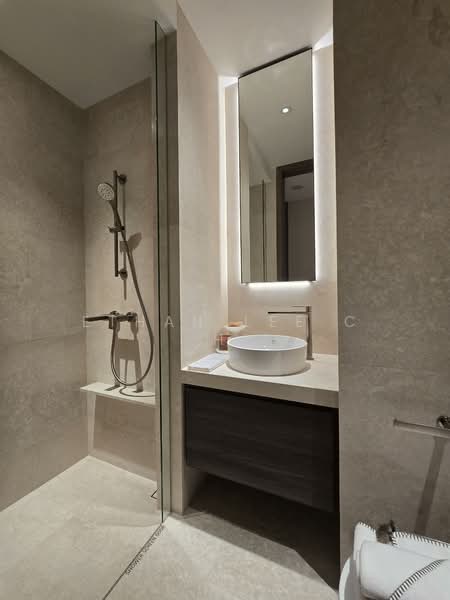 UPPERHOUSE at Orchard Boulevard, 22 Orchard Boulevard, 4 Bedrooms, 2,056 sqft, Condominium For Sale, by Ethan Lee C H, 500148281 - Common Bathroom - PropertyGuru.com.sg
