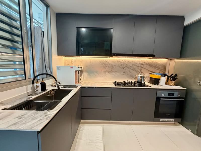 Cairnhill Residences, 33 Cairnhill Circle, 3 Bedrooms, 1,173 sqft, Apartment For Sale, by Raycher MF Lim, 500148299 - Kitchen - PropertyGuru.com.sg