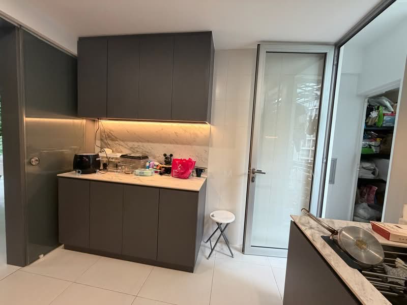 Cairnhill Residences, 33 Cairnhill Circle, 3 Bedrooms, 1,173 sqft, Apartment For Sale, by Raycher MF Lim, 500148299 - Kitchen - PropertyGuru.com.sg