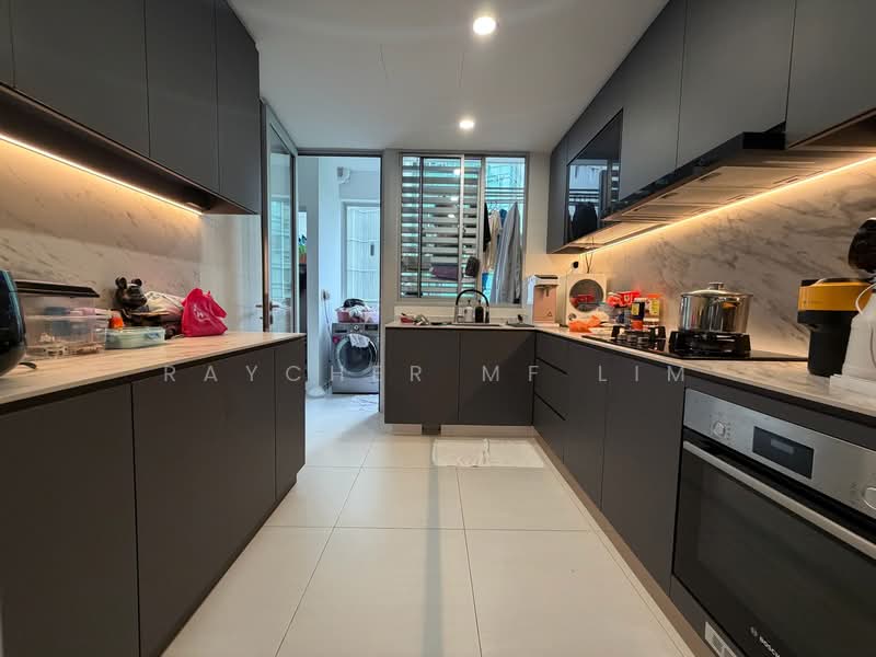 Cairnhill Residences, 33 Cairnhill Circle, 3 Bedrooms, 1,173 sqft, Apartment For Sale, by Raycher MF Lim, 500148299 - Kitchen - PropertyGuru.com.sg