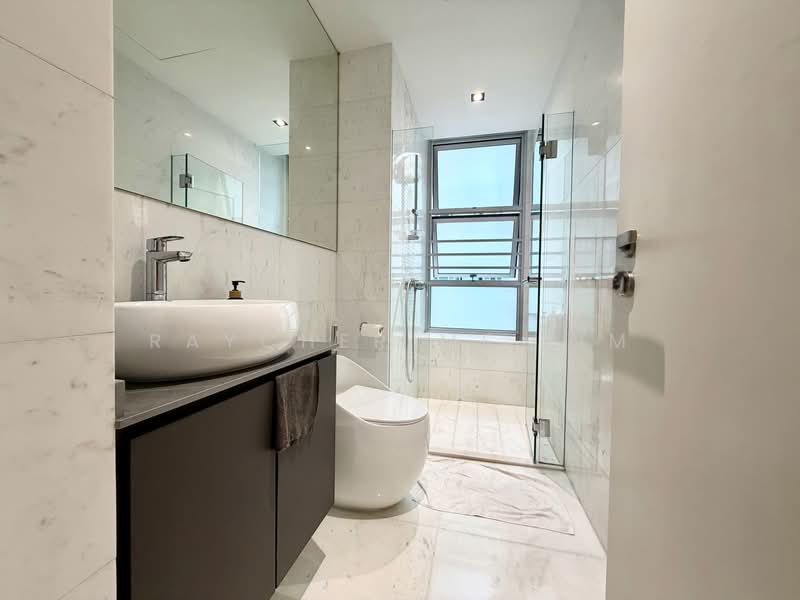 Cairnhill Residences, 33 Cairnhill Circle, 3 Bedrooms, 1,173 sqft, Apartment For Sale, by Raycher MF Lim, 500148299 - Bathroom - PropertyGuru.com.sg
