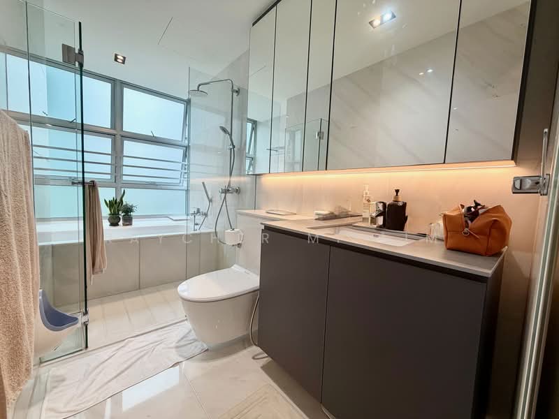 Cairnhill Residences, 33 Cairnhill Circle, 3 Bedrooms, 1,173 sqft, Apartment For Sale, by Raycher MF Lim, 500148299 - Bathroom - PropertyGuru.com.sg