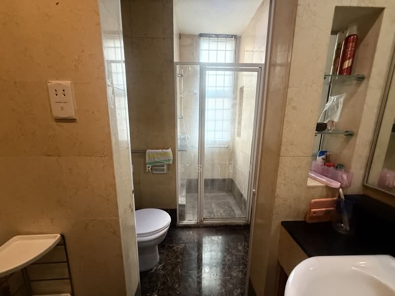 Forest Hills Condo, 29 Transit Road, 3 Bedrooms, 1,582 sqft, Condominium For Sale, by Iriss Er, 500148308 - Bathroom - PropertyGuru.com.sg