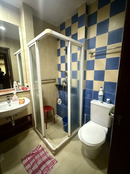 Forest Hills Condo, 29 Transit Road, 3 Bedrooms, 1,582 sqft, Condominium For Sale, by Iriss Er, 500148308 - Bathroom - PropertyGuru.com.sg