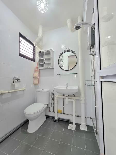 502 Ang Mo Kio Avenue 5, 502 Ang Mo Kio Avenue 5, 2 Bedrooms, 732 sqft, HDB Flat For Rent, by Emerlynn Png, 500148317 - Bathroom - PropertyGuru.com.sg
