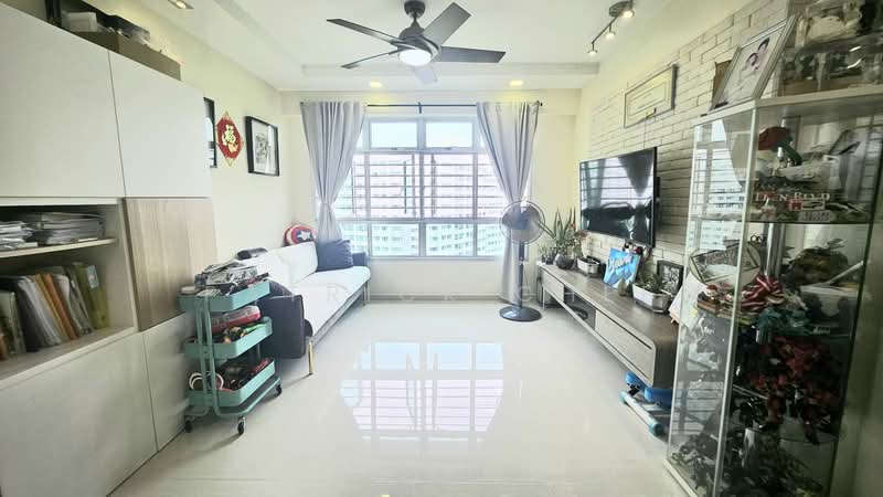 471B Upper Serangoon Crescent, 471B Upper Serangoon Crescent, 3 Bedrooms, 990 sqft, HDB Flat For Sale, by Patrick Chee, 500148329 - Living Room - PropertyGuru.com.sg