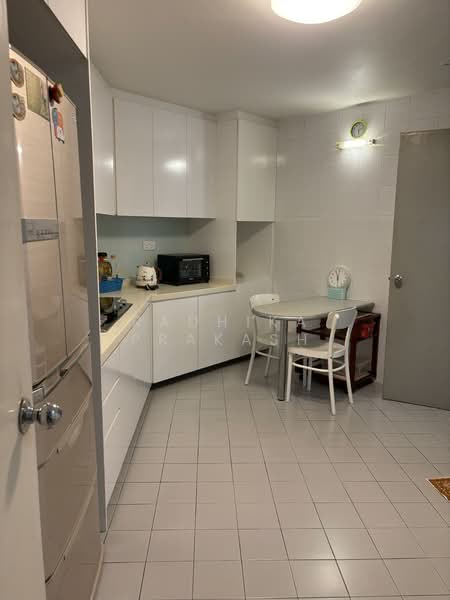 The Waterside, 1 Tanjong Rhu Road, 4 Bedrooms, 2,400 sqft, Condominium For Sale, by Radhika Prakash, 500148349 - Kitchen - PropertyGuru.com.sg