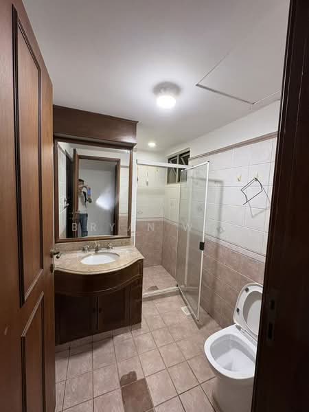 Regent Park, , 2 Bedrooms, 904 sqft, Condominium For Sale, by Bryan Wee, 500148364 - Bathroom - PropertyGuru.com.sg