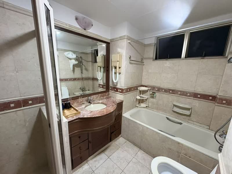 Regent Park, , 2 Bedrooms, 904 sqft, Condominium For Sale, by Bryan Wee, 500148364 - Bathroom - PropertyGuru.com.sg