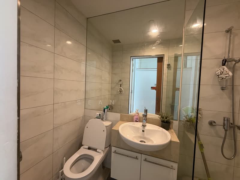 The Central, 6 Eu Tong Sen Street, 635 sqft, Office For Rent, by Sean Beh, 500148365 - Bathroom - CommercialGuru.com.sg