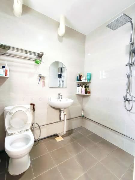 464 Jurong West Street 41, 464 Jurong West Street 41, 2 Bedrooms, 786 sqft, HDB Flat For Sale, by Yvonne Tham, 500148369 - Bathroom - PropertyGuru.com.sg