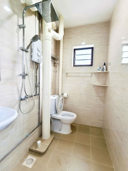 464 Jurong West Street 41, 464 Jurong West Street 41, 2 Bedrooms, 786 sqft, HDB Flat For Sale, by Yvonne Tham, 500148369 - Bathroom - PropertyGuru.com.sg