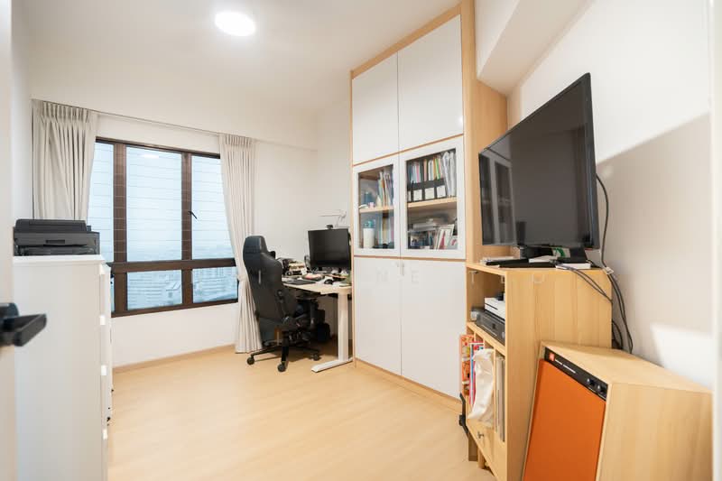 The Mayfair, 1 Jurong East Street 32, 3 Bedrooms, 1,345 sqft, Condominium For Sale, by Christine Teo, 500148381 - Study - PropertyGuru.com.sg