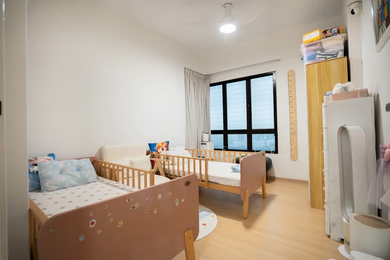 The Mayfair, 1 Jurong East Street 32, 3 Bedrooms, 1,345 sqft, Condominium For Sale, by Christine Teo, 500148381 - Bedroom - PropertyGuru.com.sg